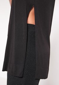 Ivyrevel Sweter