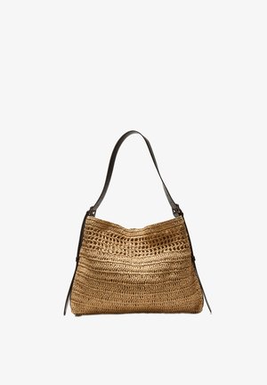 Punottu olkilaukku, jossa on musta säädettävä nahkahihna, suorakulmainen muoto ja avoin punos yläosassa.