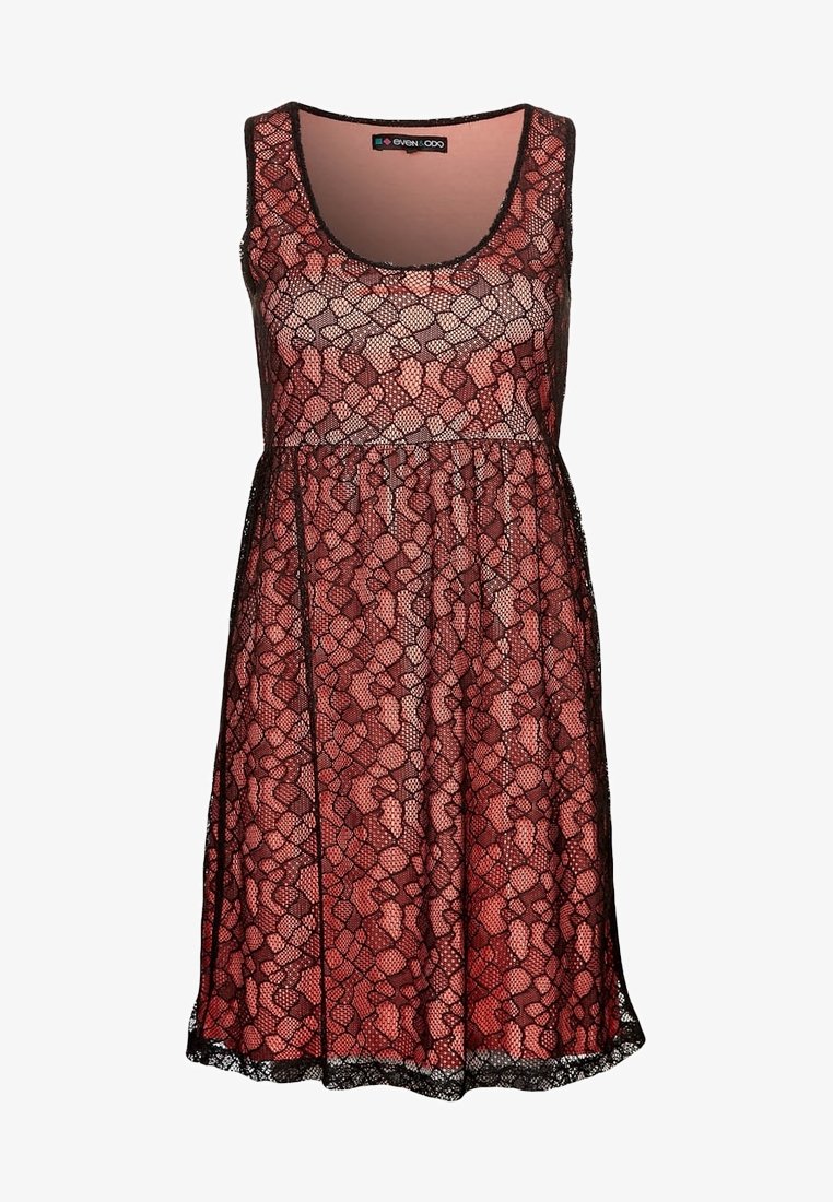 Czerwona sukienka koronkowa z kwiatowym wzorem, bez rękawów, z okrągłym dekoltem i czarną lamówką u dołu. Lekka, przezroczysta tekstura.