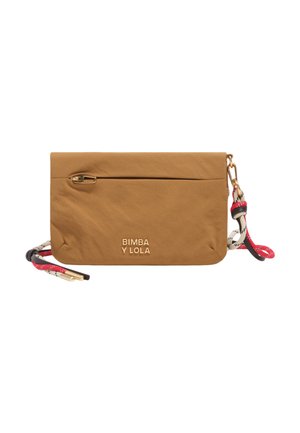 Bolso bandolera rectangular oscuro con bolsillo delantero con cremallera, correa de cuerda colorida y logo dorado "BIMBA Y LOLA".