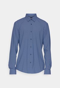 Chemise bleu à manches longues avec motif géométrique blanc, col ouvert et poignets boutonnés sur fond uni.