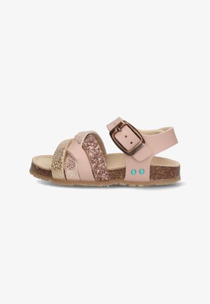 Roze leren sandalen met een gestructureerde band, glinsterend accent, verstelbare gesp en een kurken zool. Blauwe stippen bij de achterste band voor detail.