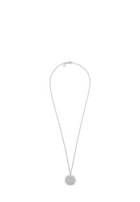 Collana d'argento con una sottile catena e un pendente rotondo caratterizzato da un design testurizzato e perforato. Minimalista e leggera.