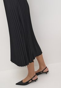Kaffe LEANDRA - Veckad kjol - black deep