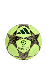 Adidas UEFA Čempionu līgas futbola bumba, spilgti dzeltena, melnas akcenti, pentagonālas paneļi ar teksturētu rakstu, logo izcili redzams.