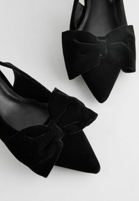 Next FOREVER COMFORT BOW REGULAR FIT - Klasiski papēži - black velvet
