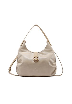 Borsa in morbida pelle beige con un manico singolo superiore, una fascia frontale con una chiusura circolare dorata e una tracolla regolabile.
