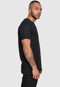 Mister Tee WU-WEAR FRONT-BACK TEE - Print T-shirt - black