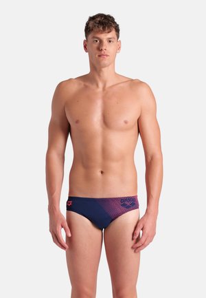 Slip da nuoto blu navy realizzato in tessuto elasticizzato, con un motivo a pois rosa sul lato sinistro anteriore e un logo a contrasto.