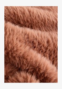 Selezionato, camel brown