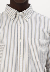 GANT 75TH ANNIVERSARY CAPSULE - REL HERITAGE OXFORD STRIPE SHIRT - Gombos blúz - eggshell