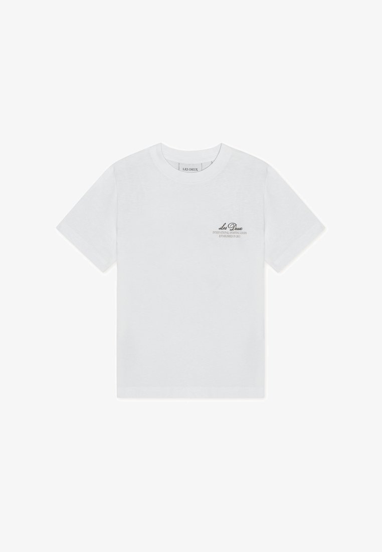 Άσπρο βαμβακερό t-shirt με κοντά μανίκια. Διαθέτει μικρό γκρι τυπωμένο λογότυπο στο αριστερό μέρος του στήθους. Στρογγυλή λαιμόκοψη, κανονική εφαρμογή.