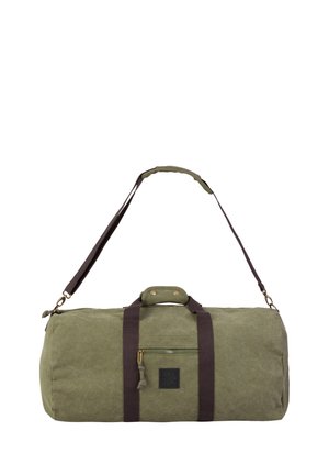 Olivgrüne Duffel-Tasche mit dunkelbraunen Tragegurten, einer vorderen Reißverschlusstasche und einem verstellbaren, gepolsterten Schulterriemen.