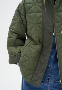 Thumbnail Image 5