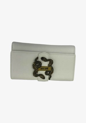 Clutch in pelle bianca con chiusura a forma di serpente dorata e targhetta dorata con incisione "Just Cavalli" sul davanti.