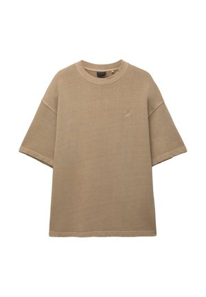 Tricou oversized maro, fabricat dintr-un material moale, cu mâneci scurte, gât rotund ribat și un logo brodat discret pe piept.