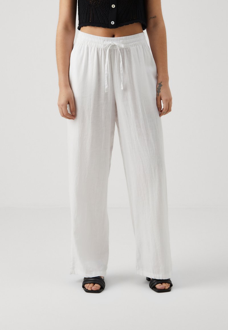 Vero Moda Petite - VMLINN PANTS  - Trousers - snow white, Enlarge