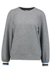 Sudadera gris con cuello redondo y mangas raglán. Presenta puños acanalados en franjas azules, blancas y burdeos. Tejido suave y corte relajado.