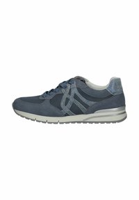 Sneakers da uomo caratterizzati da un mix di suede blu scuro e mesh, design con lacci e una suola in gomma grigia contrastante con accenti testurizzati.