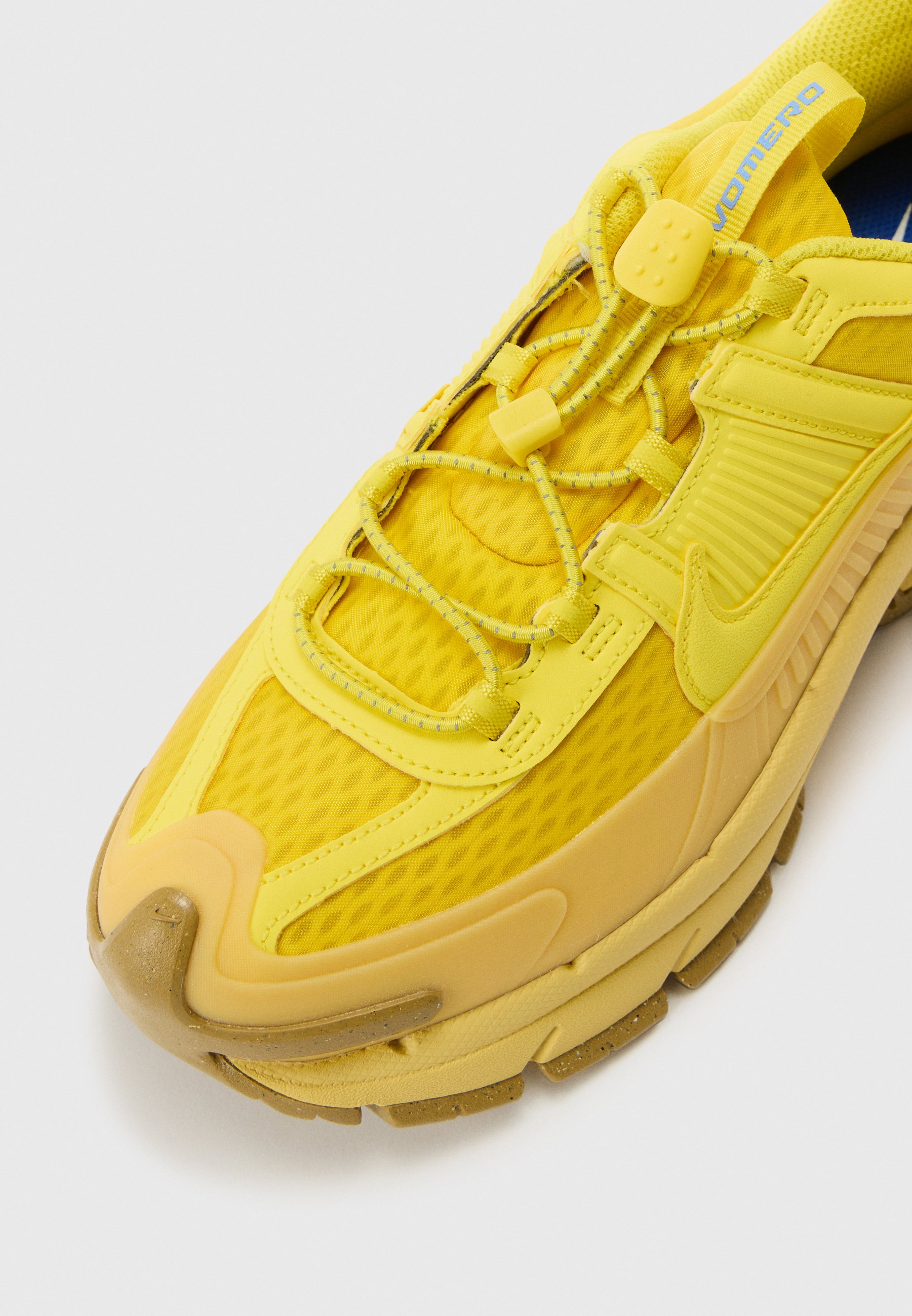 Nike Sportswear ZOOM VOMERO ROAM - Trainers - lightening