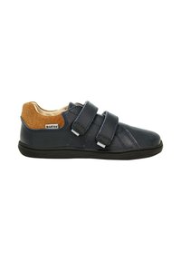Scarpe in pelle blu navy per bambini con due strappi in velcro e colletto in camoscio marrone, suola nera e etichetta "Bartek" sul lato.