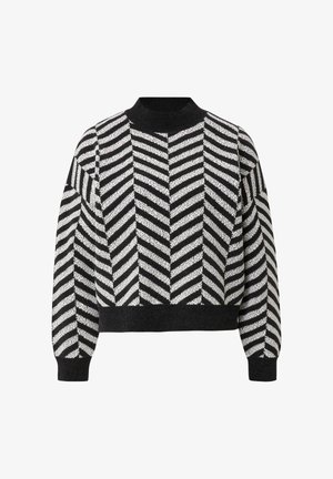 Czarnobiały dziergany sweter z wzorem jodełki, wysokim kołnierzem i ściągaczami na rękawach. Krótki krój z fakturowanym materiałem.