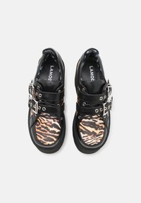 LAMODA KITTY - Šněrovací lodičky - black