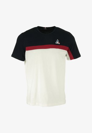 Heren T-shirt met korte mouwen in marineblauw, wit en rood. Heeft een gestreept ontwerp met een ronde hals en een logo op de linkerborst. Gemaakt van zacht katoen.