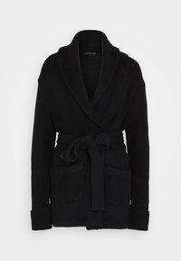 Cardigan nero a maglia con colletto a scialle, cintura annodata e due tasche frontali. Presenta polsini a coste e materiale testurizzato.