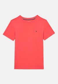 Κόκκινο κοντομάνικο μπλουζάκι από βαμβάκι, με στρογγυλή λαιμόκοψη και μικρό λογότυπο στο στήθος. Ομαλή υφή, κανονική εφαρμογή.