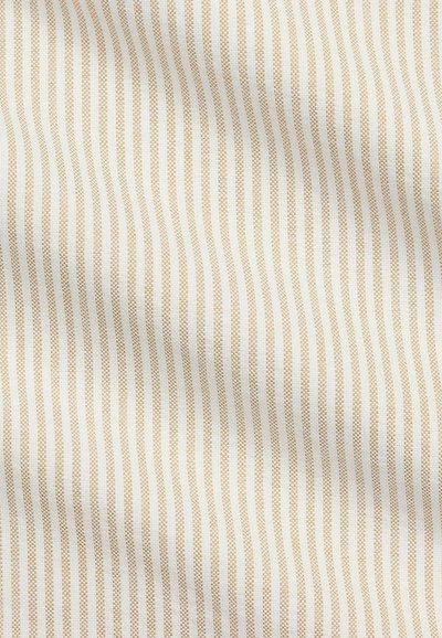 Tissu beige et blanc à fines rayures verticales avec une surface tissée texturée et des plis doux.