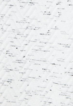 Struktureret stof i hvidt med sorte pletter, der har en mønstret overflade med et subtilt zigzag-design og en blød fornemmelse.