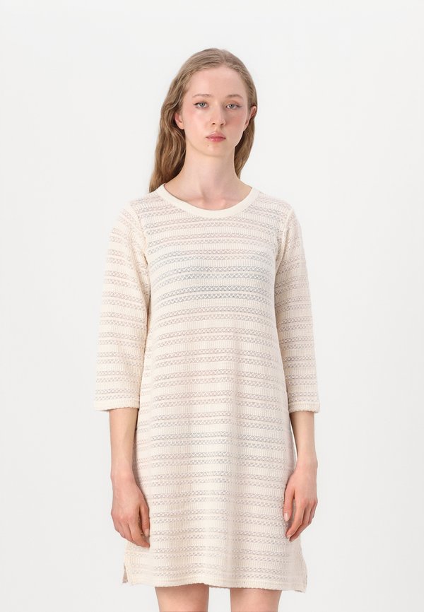 PCTAGDA DRESS - Strickkleid - cloud dancer