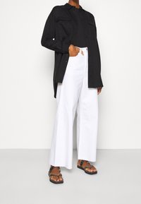 Dr.Denim Tall Džíny Relaxed Fit - white denim