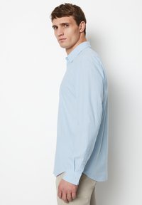 Marc O'Polo REGULAR MIT FINELINER-STREIFEN - Hemd - multi blue heron