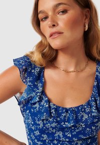 Forever New Petite RUFFLE COLLAR DRESS - Kjole - hartley