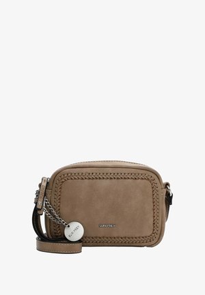 Izgatavots no brūnas ādas, šis plecu soma ietver izstrādājumus ar pītajām akcentiem, sudraba aparatūru un noņemamu siksnu ar zīmola metāla birku. Tās forma ir taisnstūrveida.