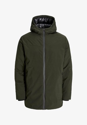 Donkergroene gewatteerde winterjas met capuchon, voorrits en ritssluitingen op de zijzakken, ontworpen voor koud weer.