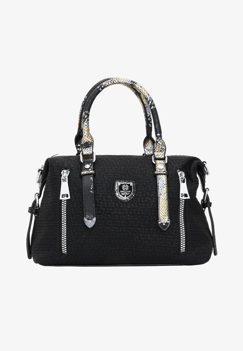 Czarna torebka na ramię o teksturowym wykończeniu, srebrnymi zamkami i wzorzystymi uchwytami. Posiada metaliczne akcenty oraz naszywkę z logo z przodu.