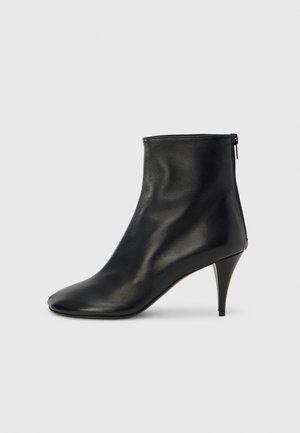Bottines à talons hauts - black
