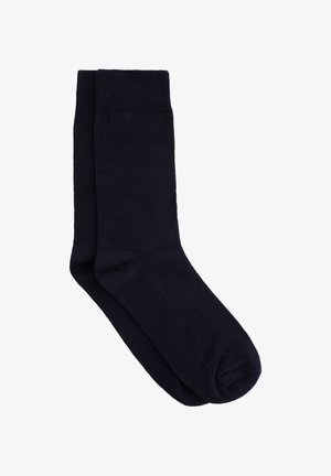 Calzini da uomo blu scuro realizzati in tessuto liscio, con una sottile texture a coste e righe orizzontali, dotati di punta e tallone rinforzati.