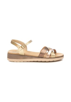 XTI, SANDALIA DE MUJER CON CUÑA  - ORO - Sandalias con plataforma - oro