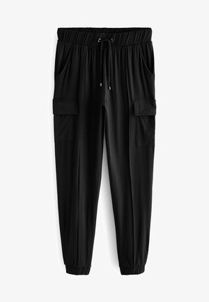 Pantaloni cargo neri con vita elasticizzata, chiusura con coulisse, tasche laterali e orli affusolati. Tessuto morbido con un leggero lucido.