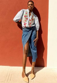 Love & Roses EMBROIDERED V NECK 3/4 SLEEVE  - Cămașă - stripe embroidery