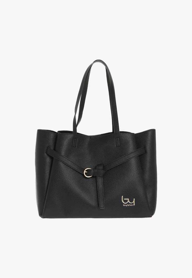 Bolso tote de cuero negro con un acabado texturizado, acentos de herrajes dorados y un detalle de correa en forma de lazo en el centro. Dos asas resistentes.