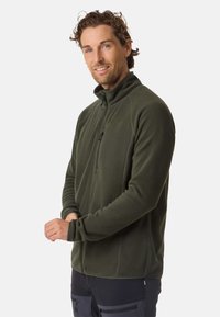 Giacca in pile verde oliva con colletto alto, zip frontale e maniche lunghe; presenta una tasca sul petto e polsini elasticizzati per il comfort.