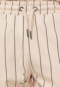 Karl Kani Träningsbyxor - beige