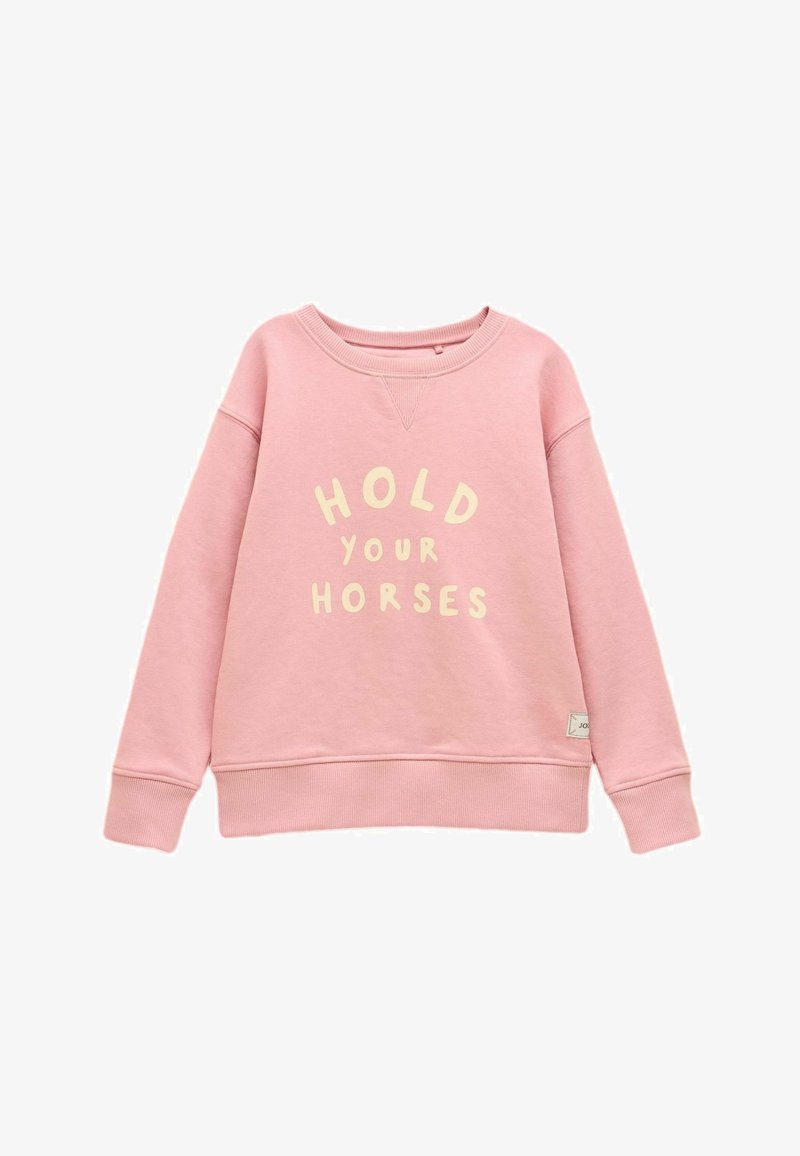 Sweat-shirt rose à manches longues avec poignets et ourlet côtelés, arborant le texte jaune "HOLD YOUR HORSES" sur la poitrine et une petite étiquette près de l'ourlet.