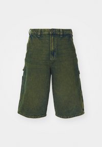 LOOSE PAINTER SHORT - Jeansshorts - green tone fade