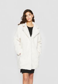 Urban Classics Curvy Cappotto invernale - whitesand